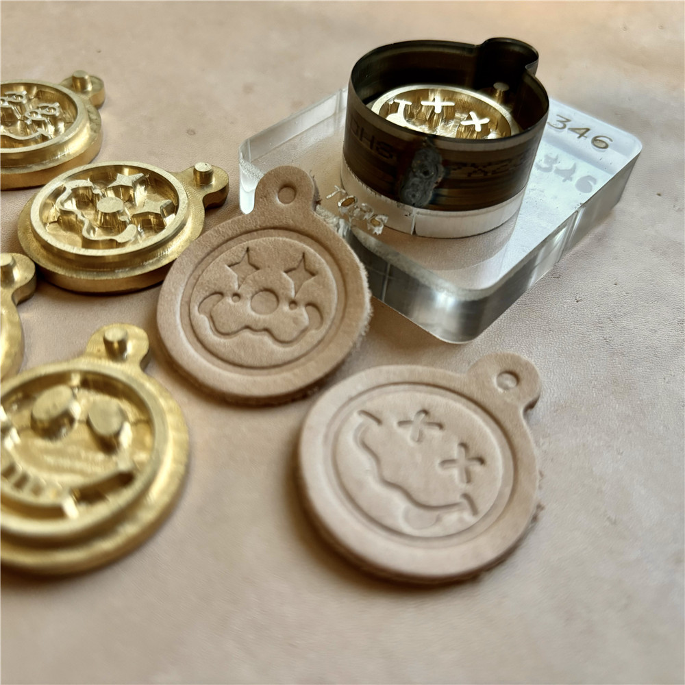 แสตมป์หนังทองแดงรูปใบหน้าจี้ออ - Leather Stamp Set บทวิจารณ์และราคา
